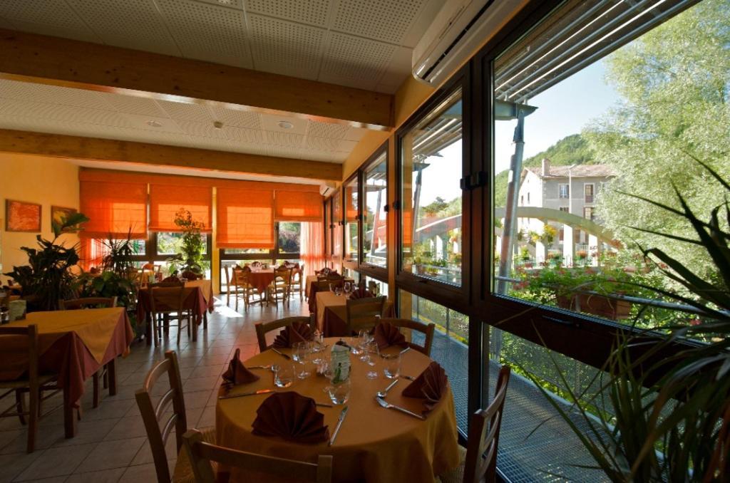 Logis Hotel Restaurant Auberge Les Rives De L'Arzon Vorey Экстерьер фото